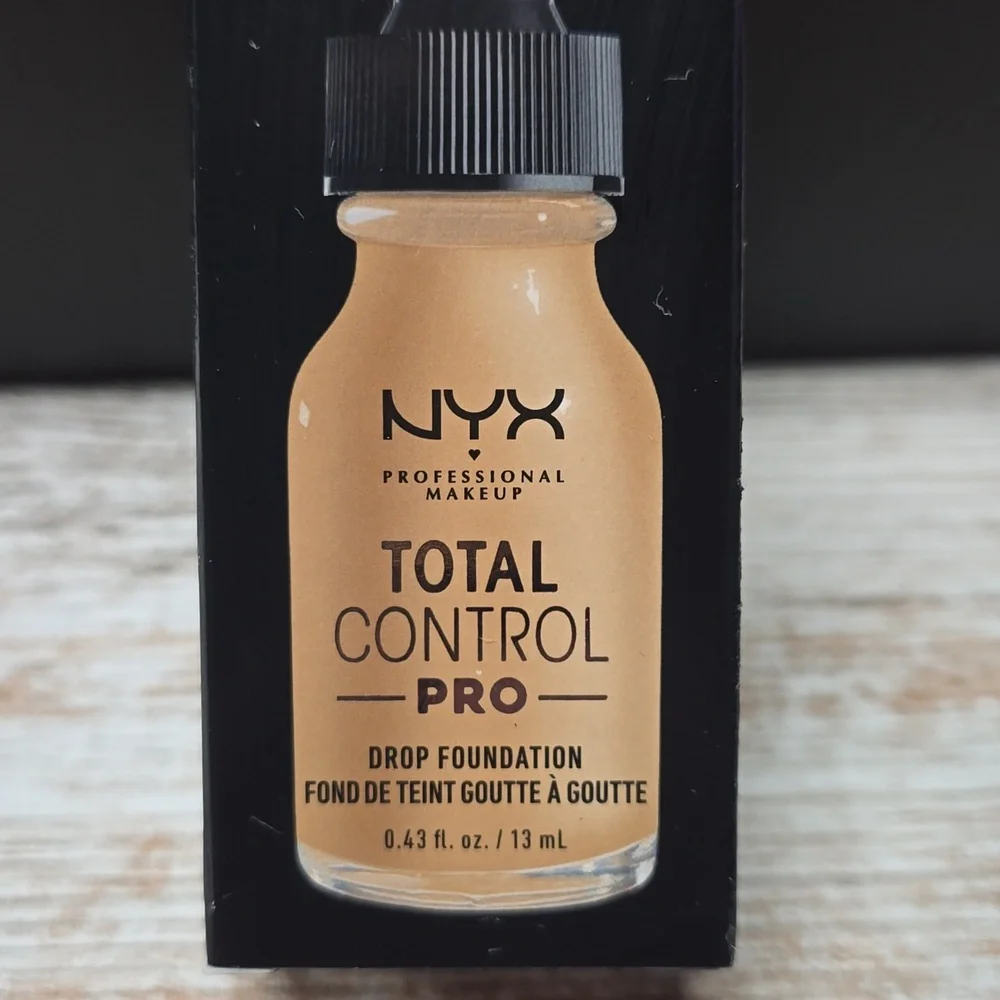 NYX Total Control Pro Foundation - Buff